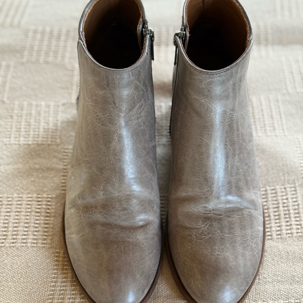 Elegant FRYE Women's Ankle Boots - Gray